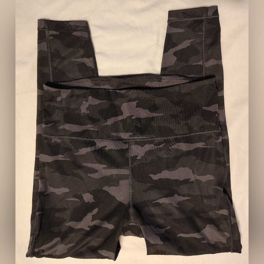 Athleta Charcoal & Black Camo High Rise Three Stash Pocket Leggings Size S NWOT